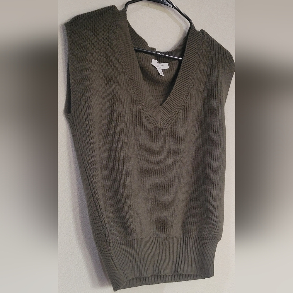 Boxy Ribbed Vneck Sweater - Picture 2 of 7